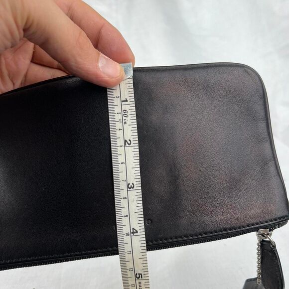 Vintage Black leather Coach pouch with zipper closure and signature logo - Picture 8 of 8